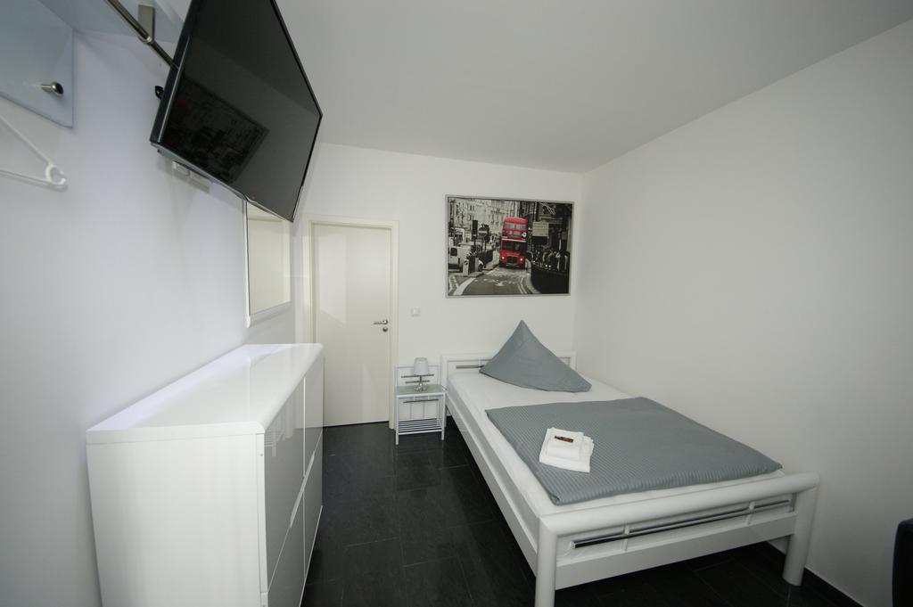 Hotel Am Rosenplatz,24 Stunden Check In, Kostenfreie Parkplaetze 布里克托夫 客房 照片
