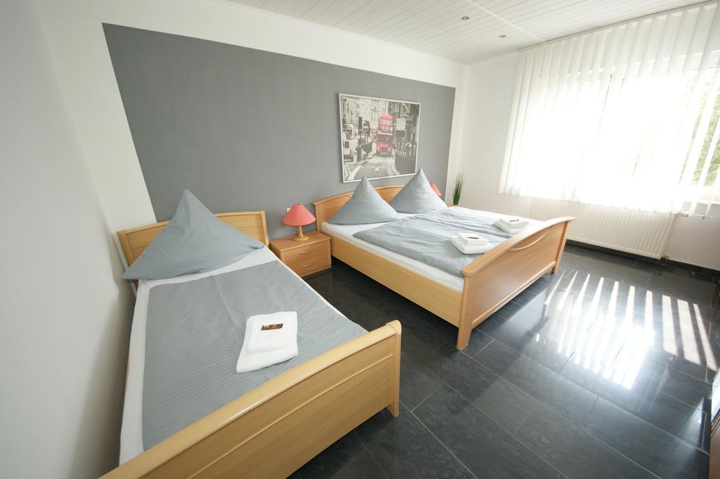 Hotel Am Rosenplatz,24 Stunden Check In, Kostenfreie Parkplaetze 布里克托夫 外观 照片