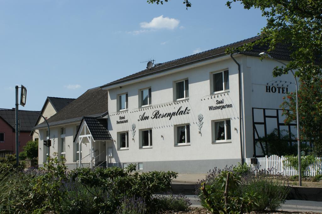 Hotel Am Rosenplatz,24 Stunden Check In, Kostenfreie Parkplaetze 布里克托夫 外观 照片
