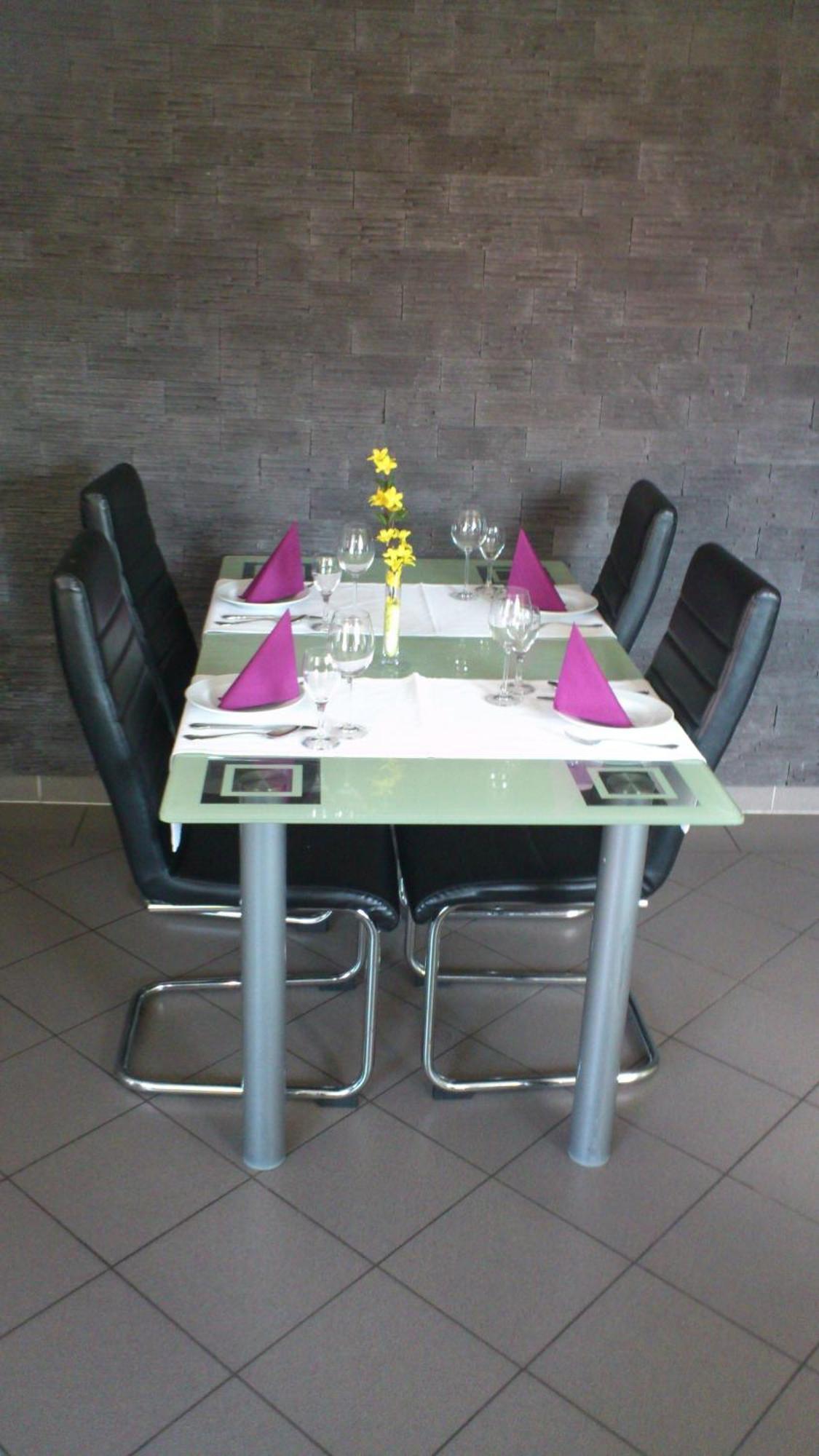 Hotel Am Rosenplatz,24 Stunden Check In, Kostenfreie Parkplaetze 布里克托夫 外观 照片
