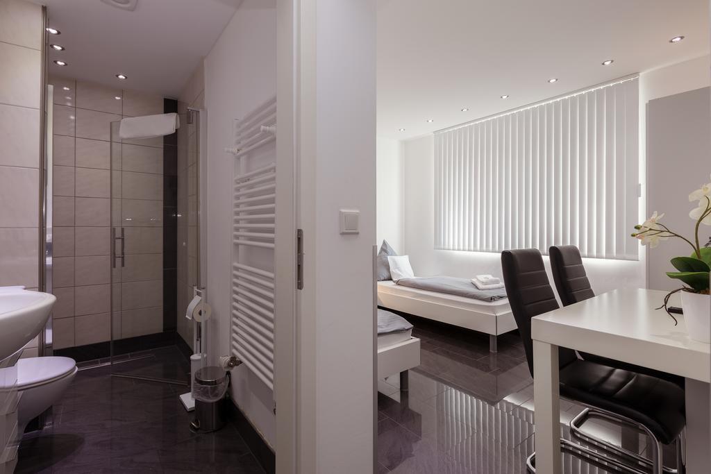 Hotel Am Rosenplatz,24 Stunden Check In, Kostenfreie Parkplaetze 布里克托夫 外观 照片