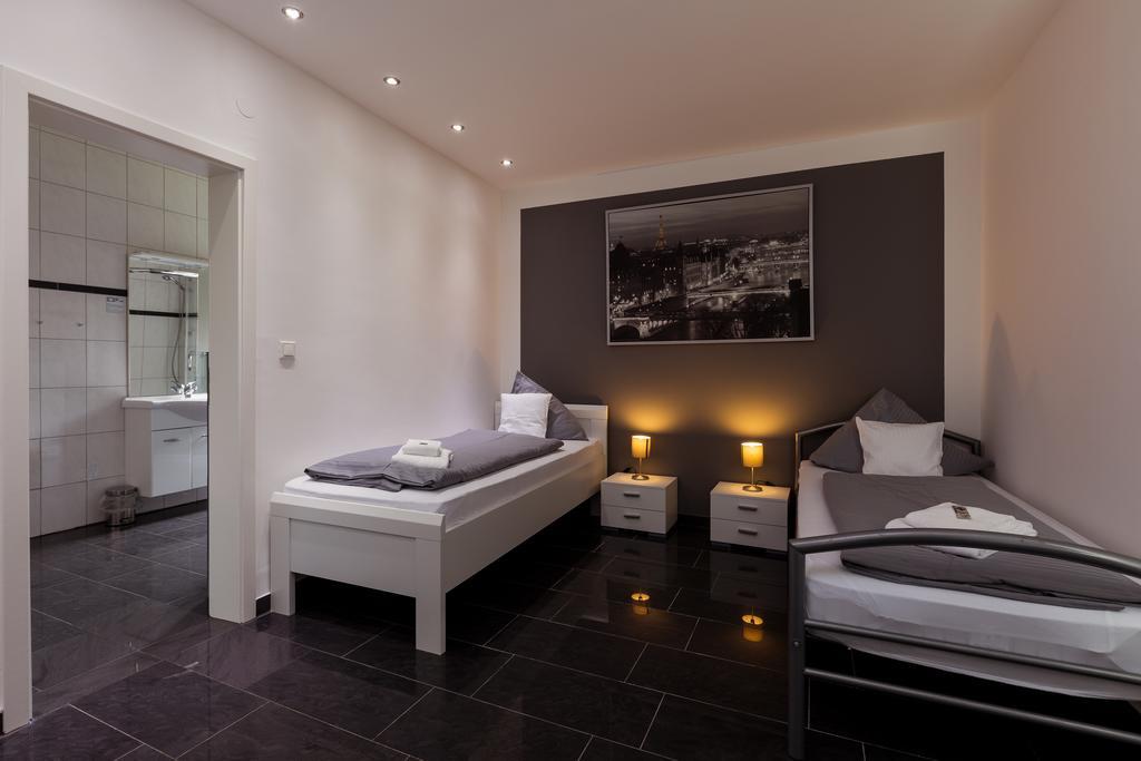 Hotel Am Rosenplatz,24 Stunden Check In, Kostenfreie Parkplaetze 布里克托夫 外观 照片