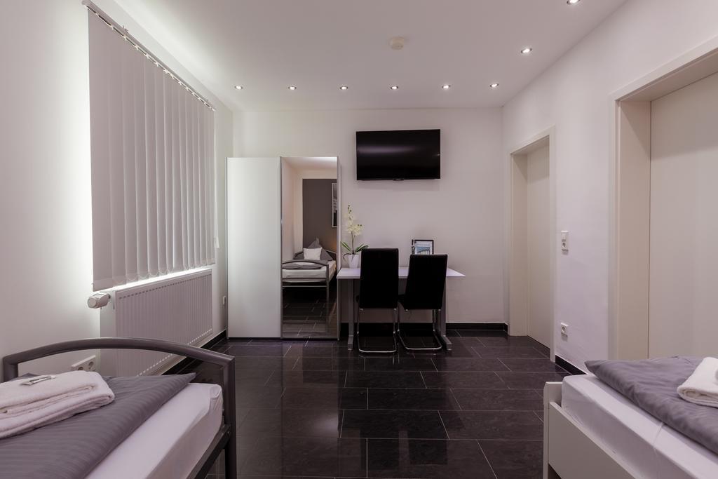 Hotel Am Rosenplatz,24 Stunden Check In, Kostenfreie Parkplaetze 布里克托夫 外观 照片