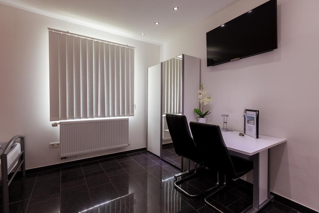 Hotel Am Rosenplatz,24 Stunden Check In, Kostenfreie Parkplaetze 布里克托夫 外观 照片