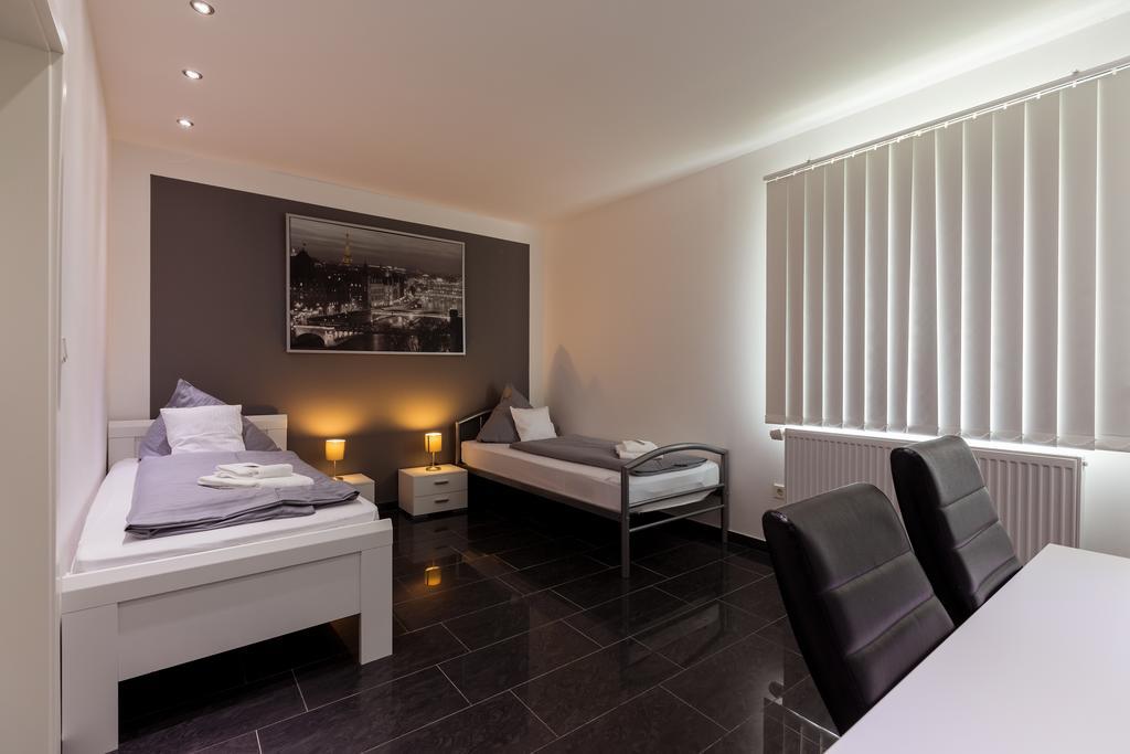 Hotel Am Rosenplatz,24 Stunden Check In, Kostenfreie Parkplaetze 布里克托夫 外观 照片