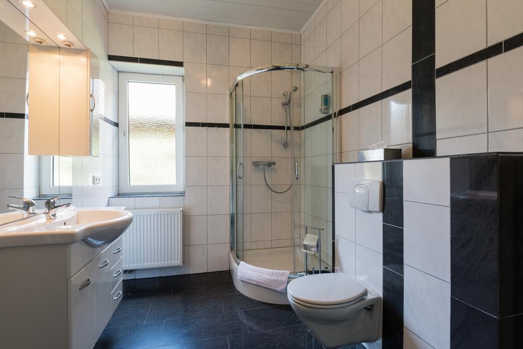 Hotel Am Rosenplatz,24 Stunden Check In, Kostenfreie Parkplaetze 布里克托夫 外观 照片
